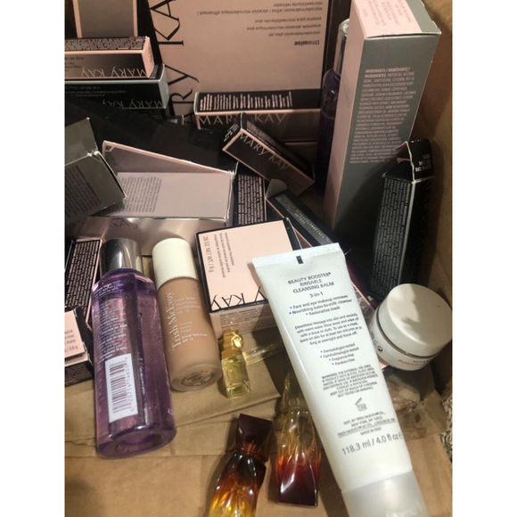 Mary Kay bundle lot - Picture 2 of 3